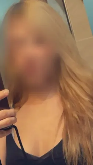 Bouchra, 30