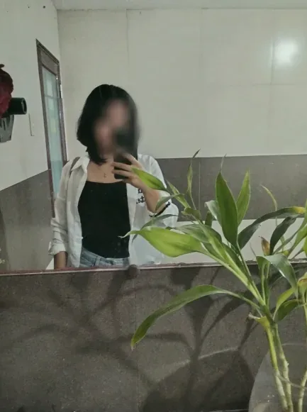 Cindy, 25