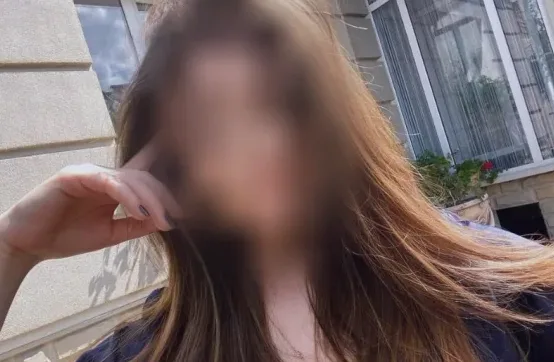 Denise, 19