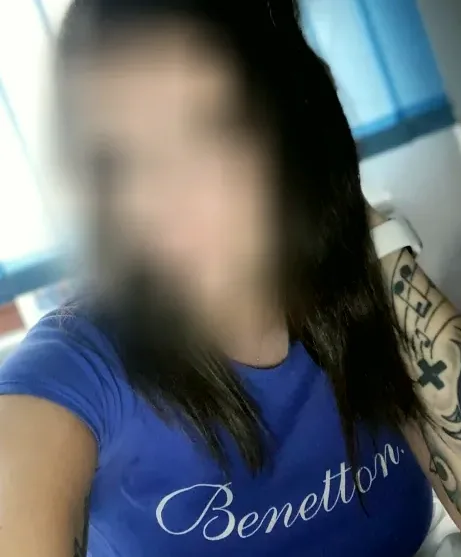 Fleur, 24