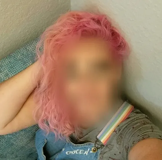 Julia, 28