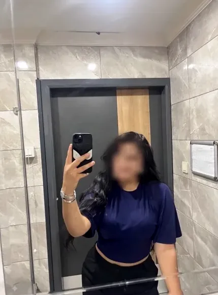 Naima, 20